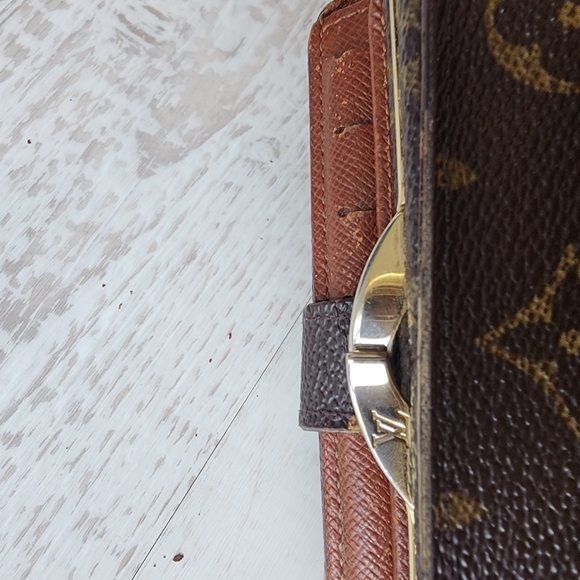 Louis Vuitton kisslock wallet - Picture 15 of 16